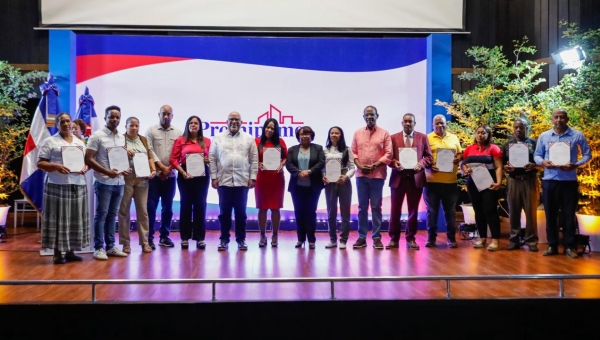 Entrega De Credito En Barahona Thumbnail